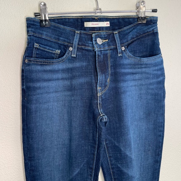 Levi 711 Skinny Distressed Knee Jeans - Picture 4 of 16